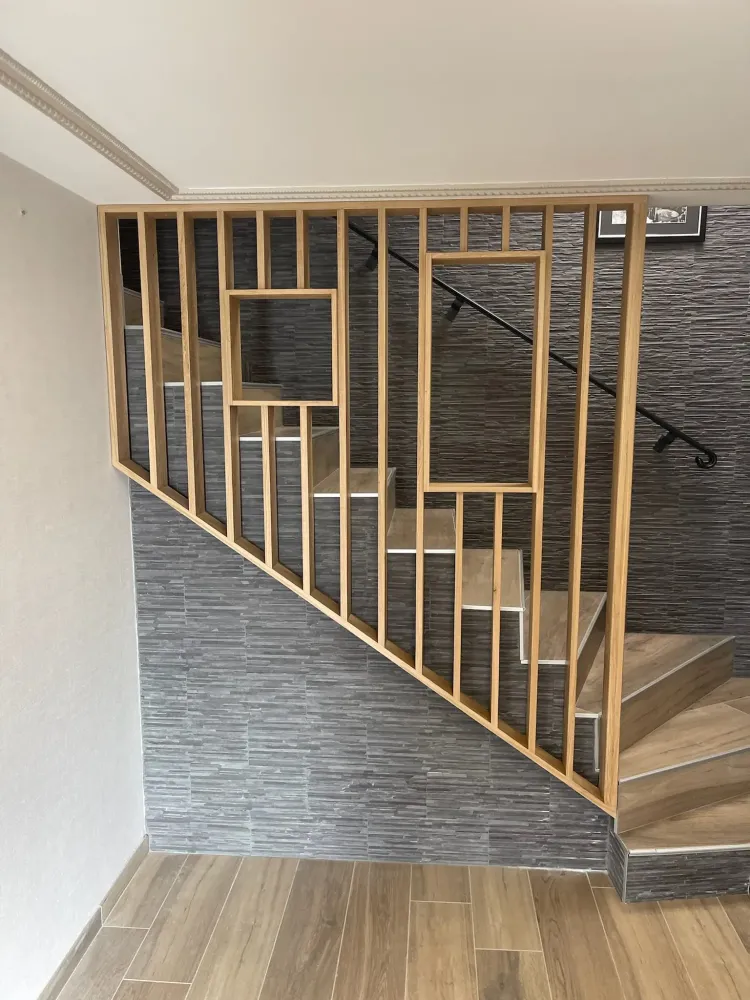 Pose-de-claustra-en-bois